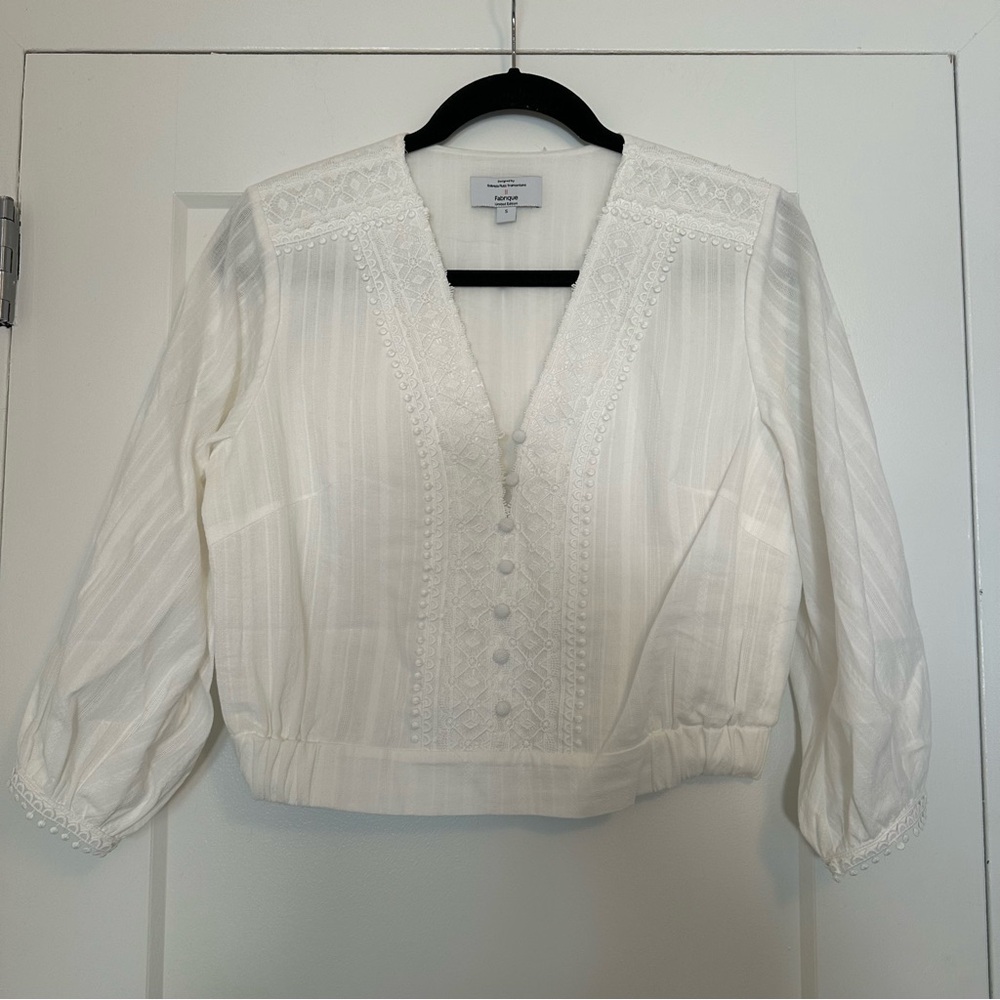 Fabrique Elli Embroidery Puff Sleeve Blouse